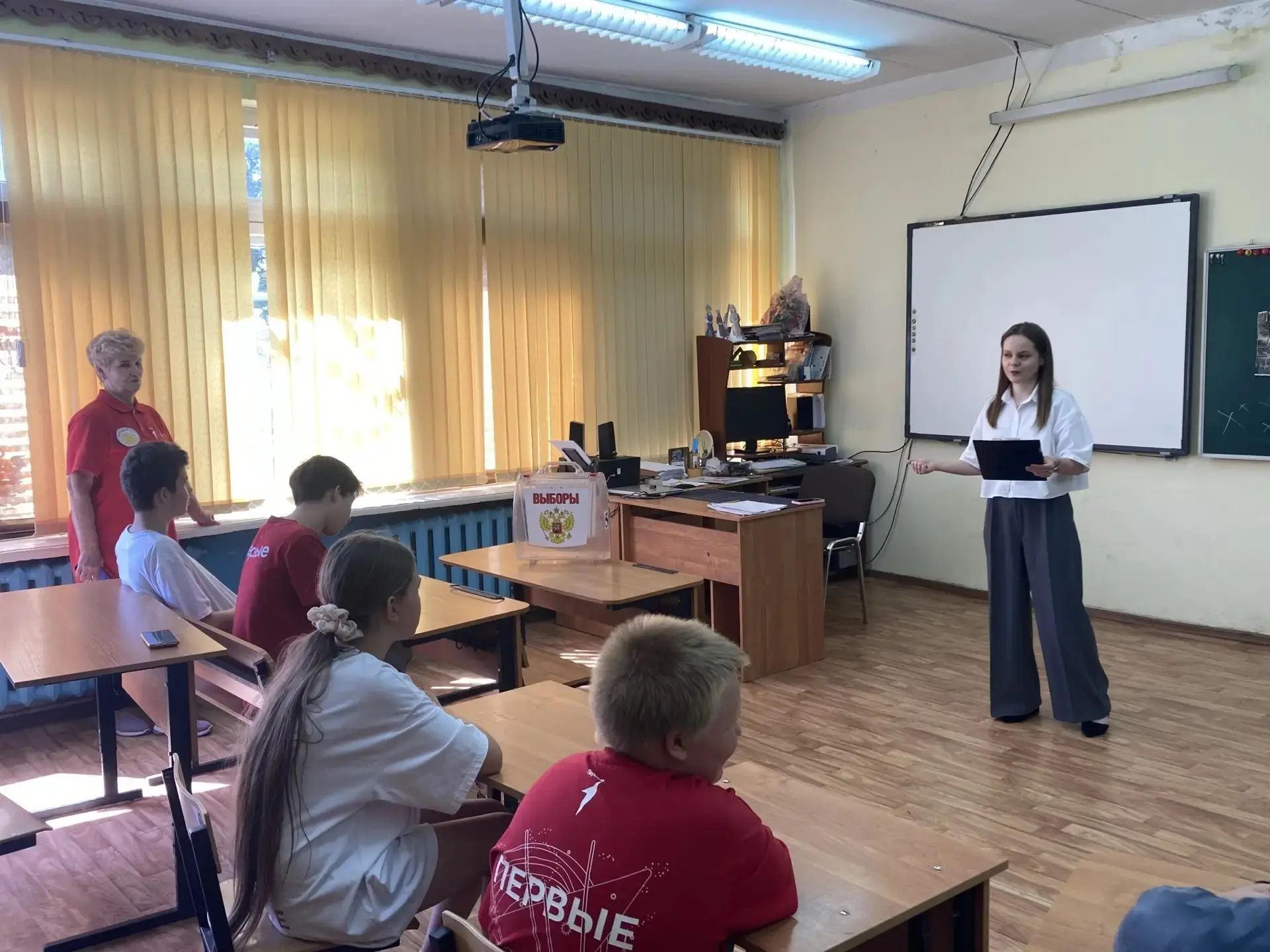 Учимся выбирать с детства ☀🗳

В летних лагерях «Солнышко» — деревня Беляево и деревня Колыманово — 