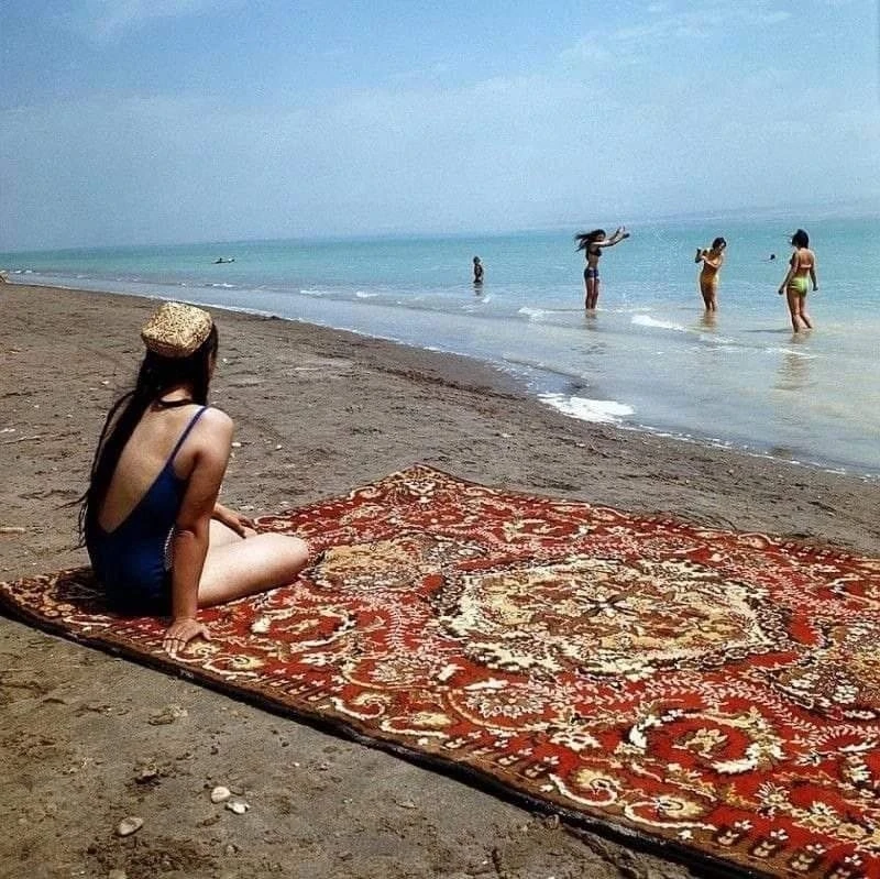 Отдыхающие на пляже Таджикского Моря (одно из крупнейших водохранилищ Таджикистана). 19...