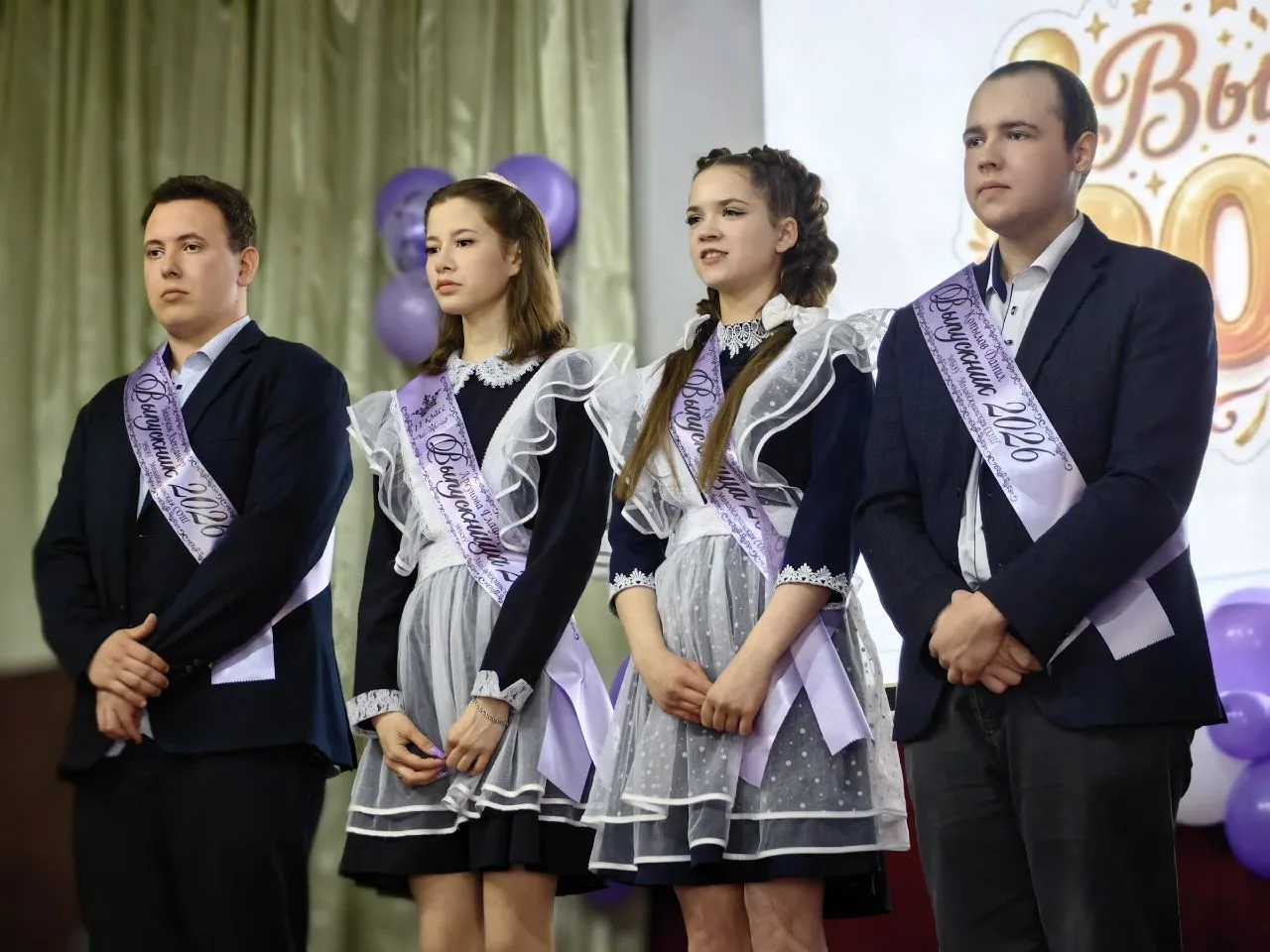 Последний звонок 🔔

В нашем первичном отделении Молодежнинской школы для 9 и 11 классов прозвенел с