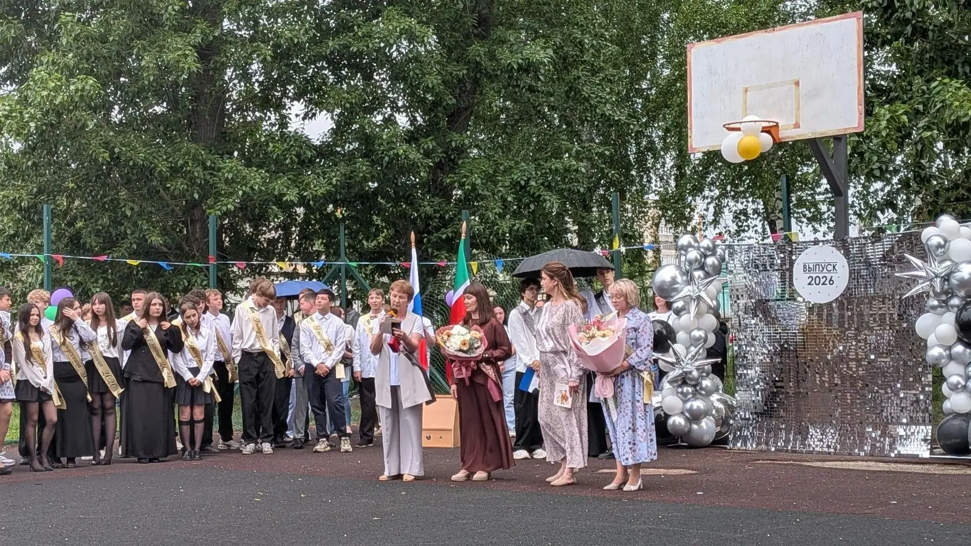 Последний звонок прозвенел… В добрый путь, 9-е и 11-е! 🎓