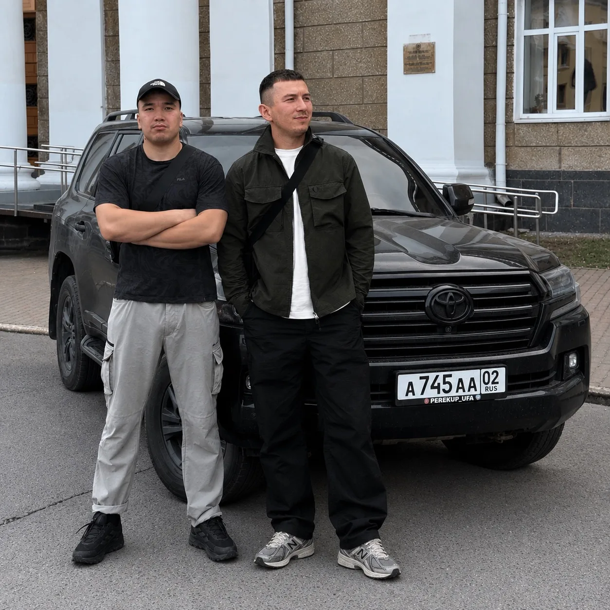 Не будем закидывать коллаж фоток, что мы миллион машин в месяц продаем😁