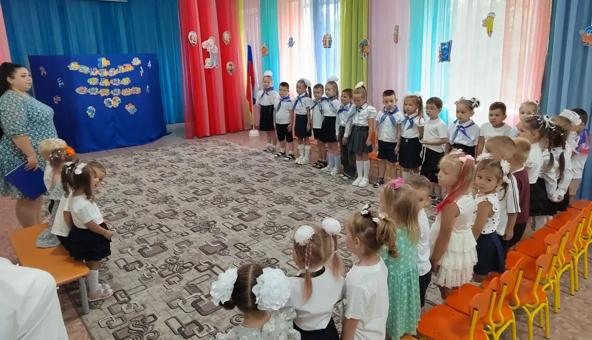 Наступил сентябрь, а вместе с ним самый первый праздник в новом учебном году-День знани...