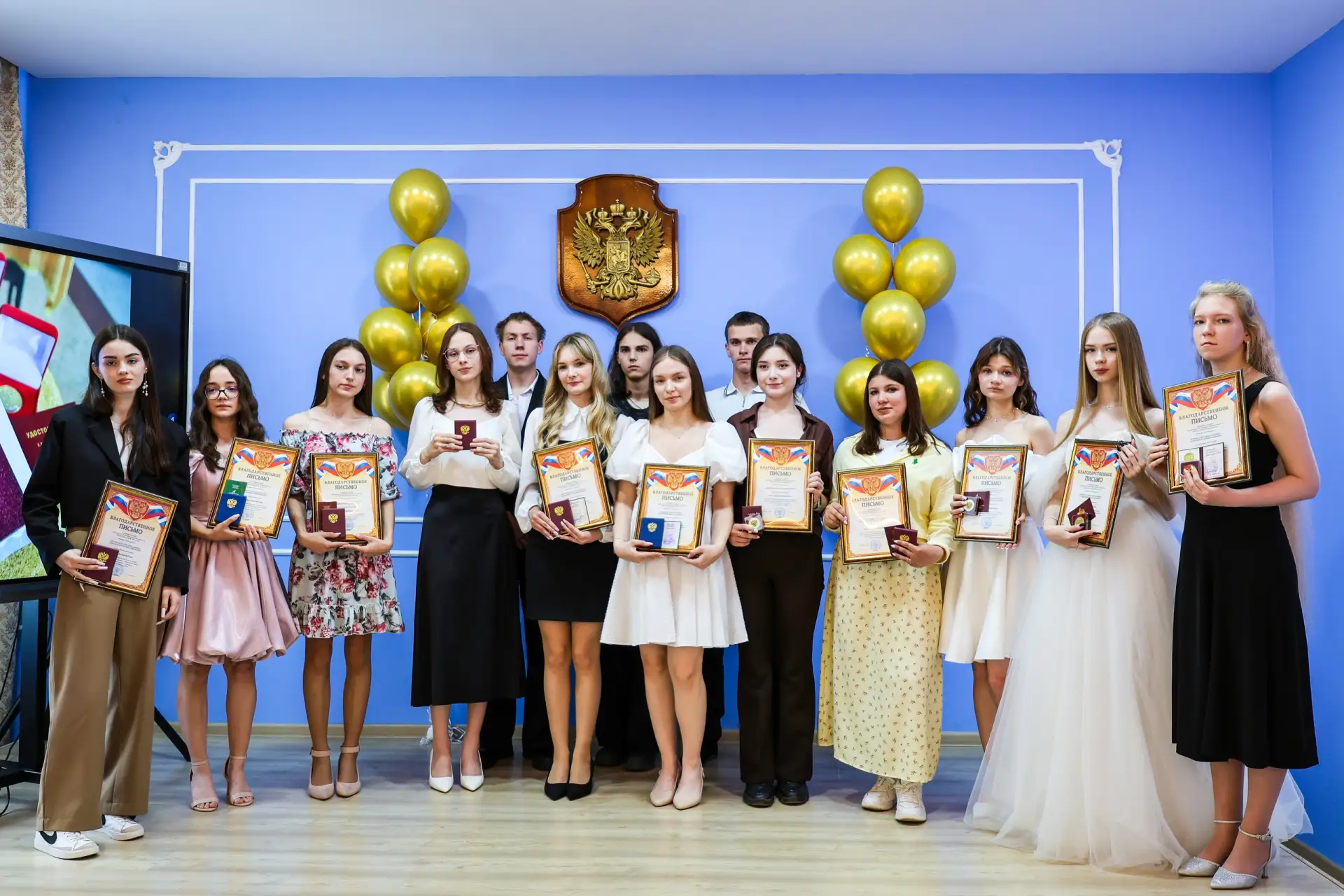 Наши золотые выпускники! ✨

6 июля в актовом зале библиотеки прошла торжественная церемония чествова