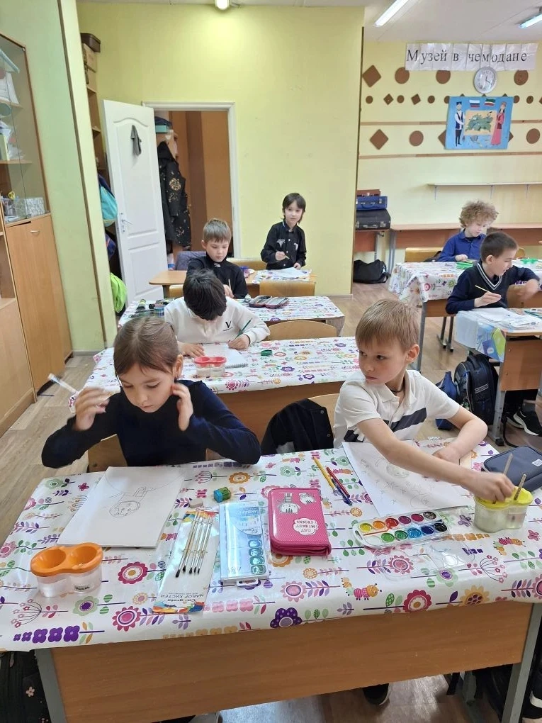 Сегодня на уроке ИЗО наши орлята доказывали, что границ для фантазии не существует. Тема — День косм