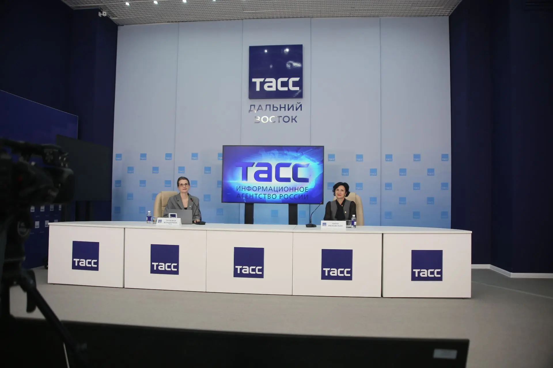 ПРЕСС-КОНФЕРЕНЦИЯ КО ДНЮ УЧИТЕЛЯ: ПОДДЕРЖКА ПЕДАГОГОВ НА ДАЛЬНЕМ ВОСТОКЕ