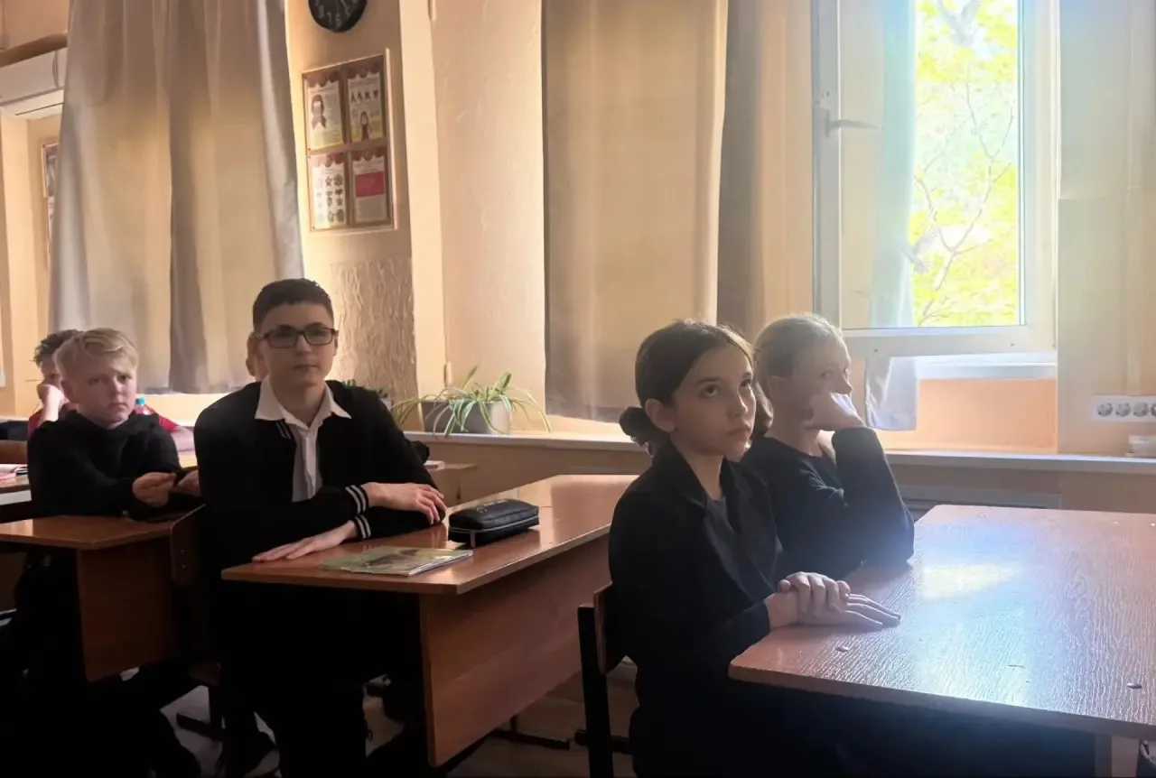 Сегодня ученики 6-х классов посмотрели документальный фильм «Суворов. Как генерал Кубань строил».  Ф