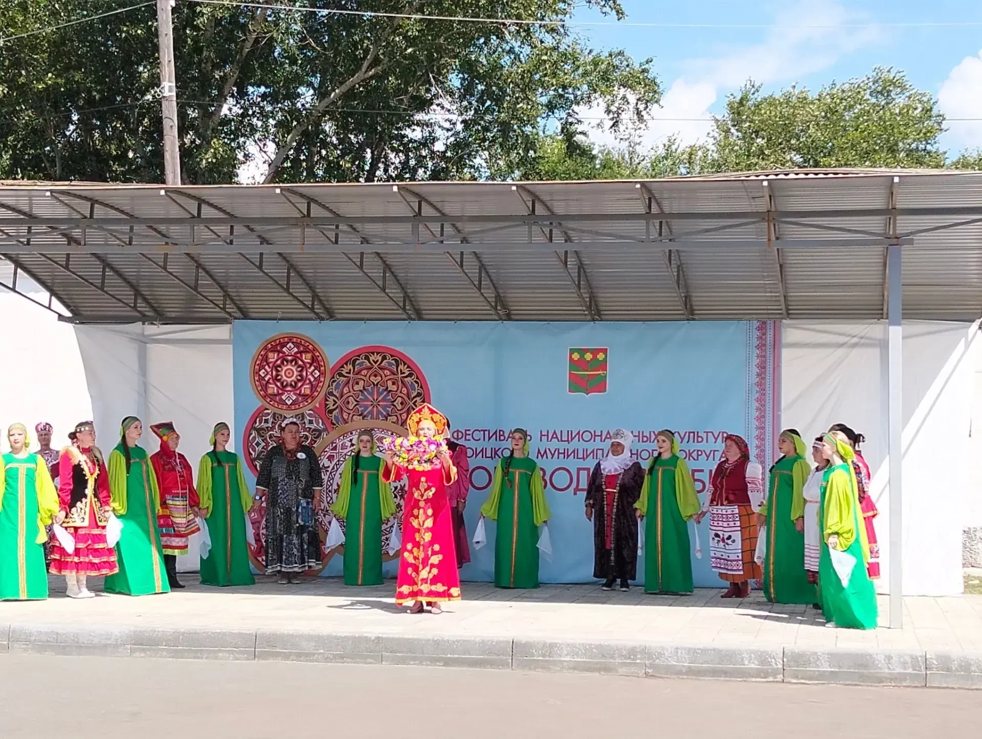 На одной земле живём, одним воздухом дышим!