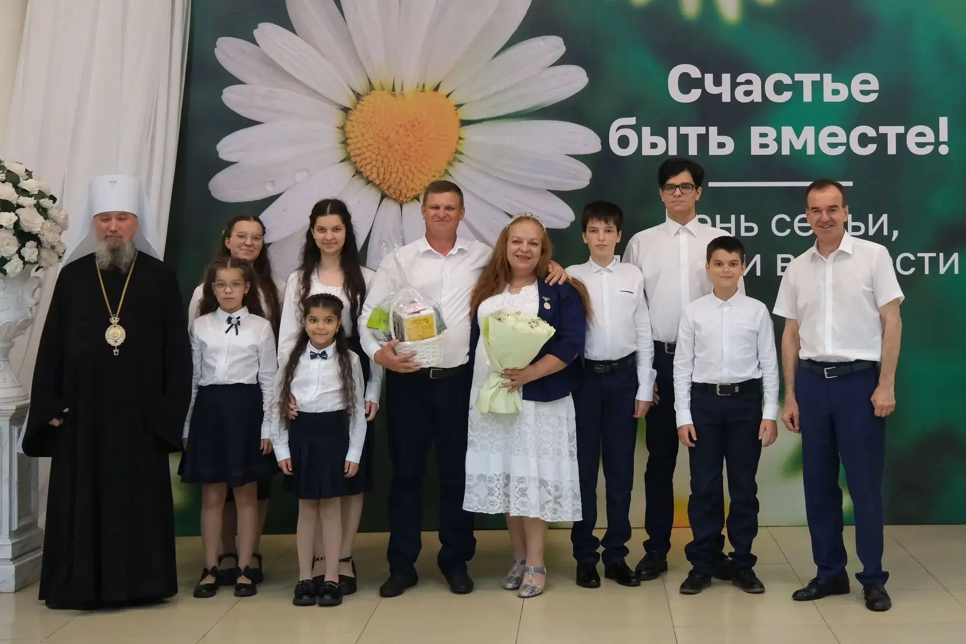 Продолжаем знакомить с семьями, награжденными медалью «Родительская доблесть»