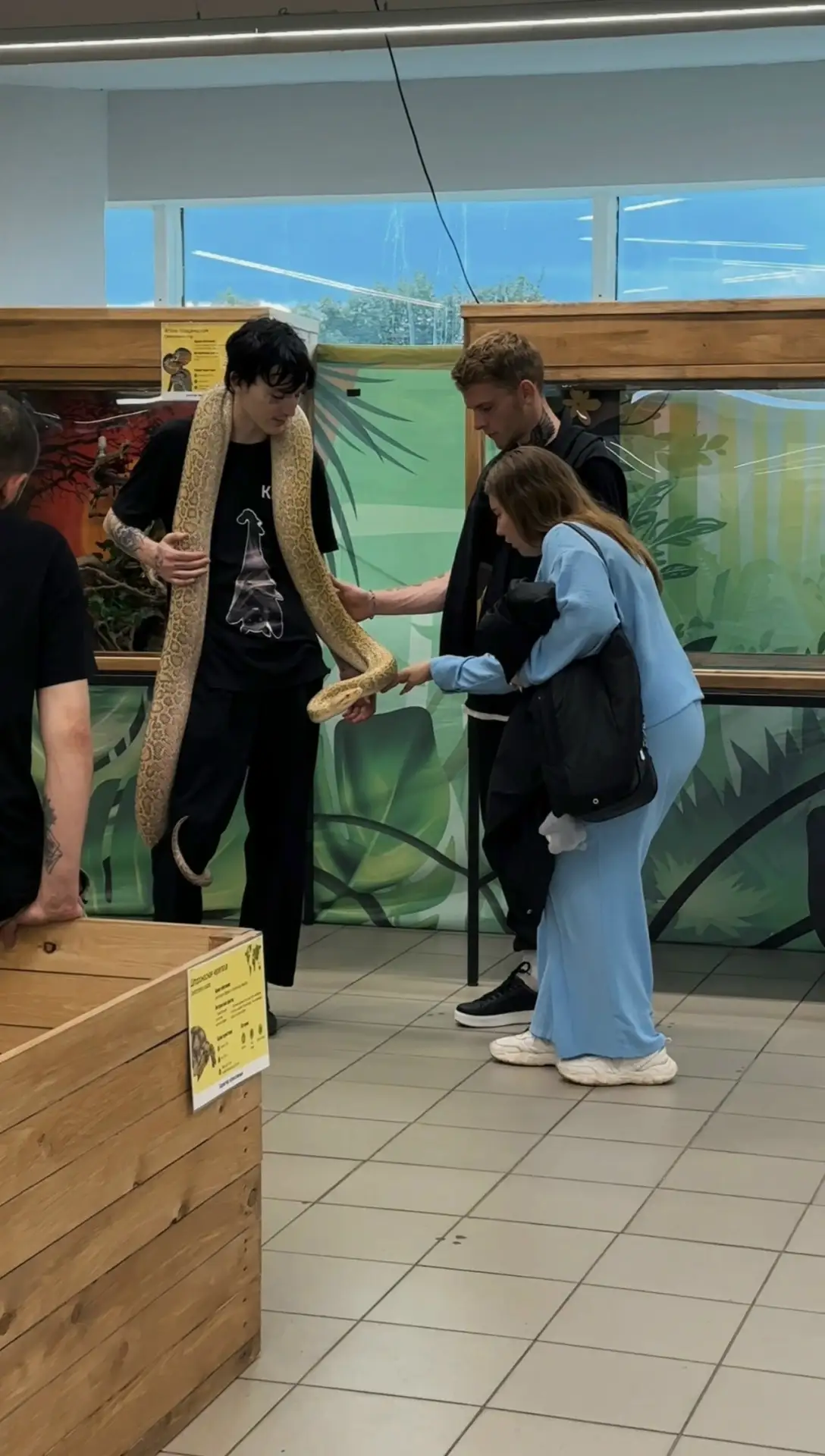Приходи в Зооландию  https://vk.com/zooland_rus за яркими эмоциями и мега впечатлениями.  Познакомим