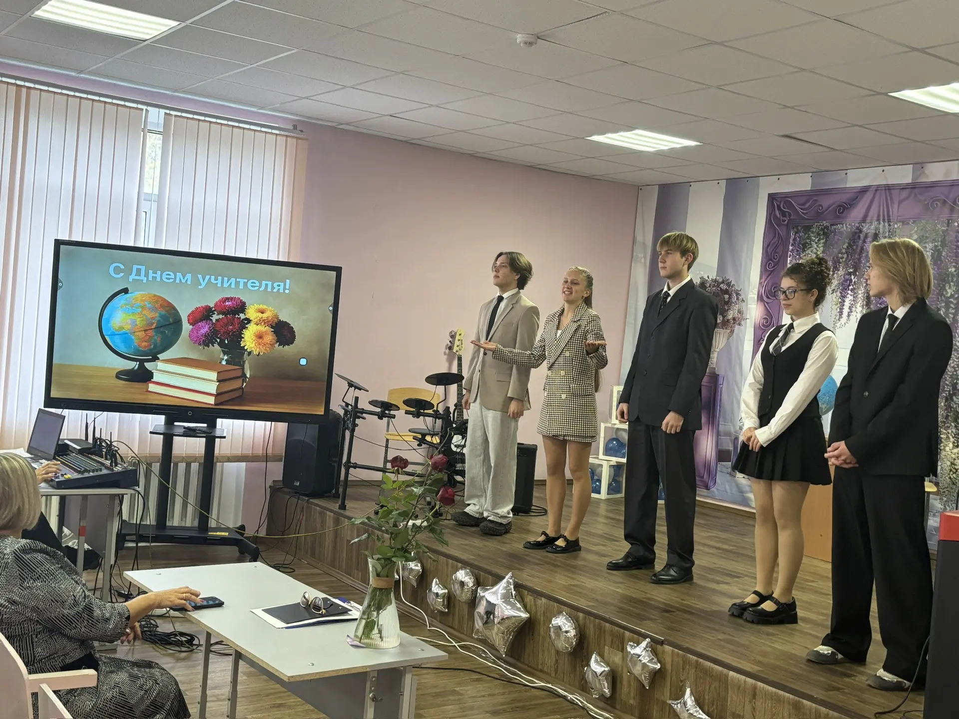 🎵 Музыка, театр: в школе отгремел праздничный концерт ко Дню учителя💥