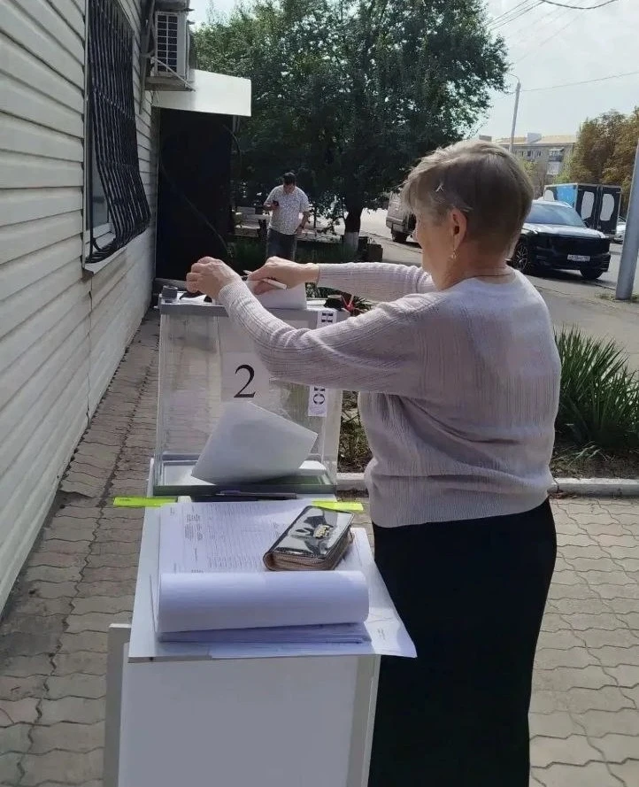 В Снежном проходит досрочное голосование на выборах депутатов Государственной Думы Росс...