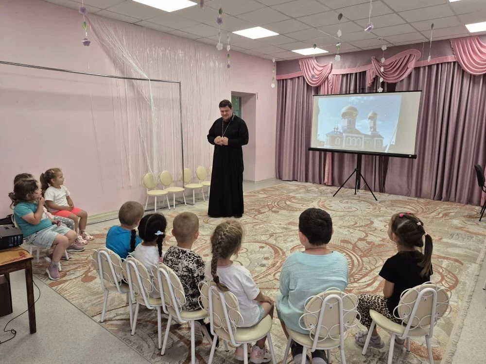 ВСТРЕЧА С БАТЮШКОЙ В ДЕТСКОМ САДУ.
