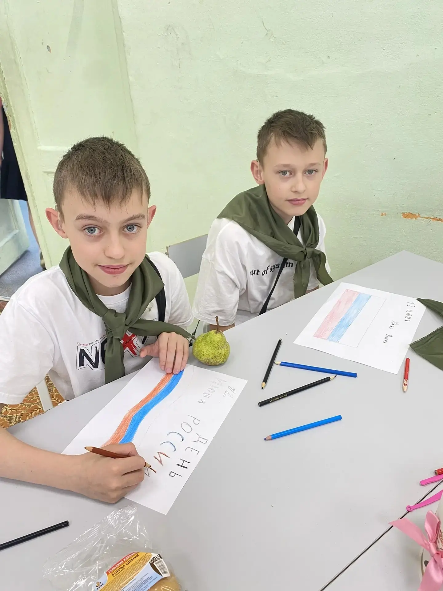 В преддверии Дня России  в ЛДП «Солнечный город» состоялась  выставка творческих рисунков  "Россия -