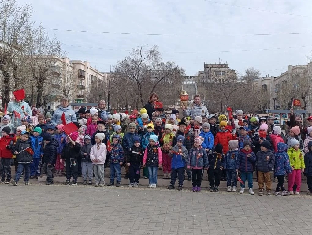 🌷Торжественное возложение цветов - традиционный ритуал к Дню Победы, в нем - гордость ...