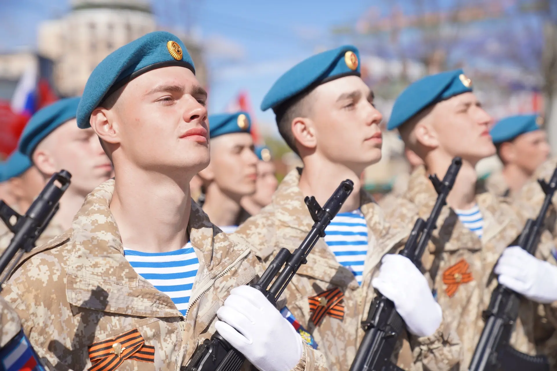 День Победы — священная дата, объединяющая миллионы сердец. Волонтёры Победы берут на себя главную о