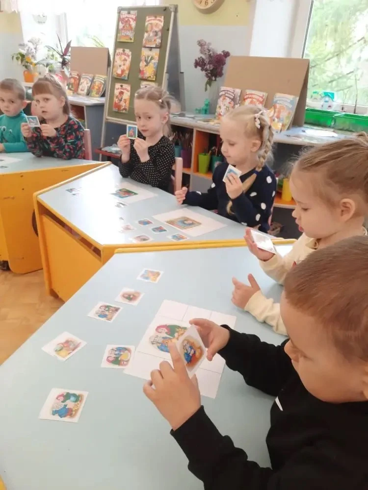 Во второй младшей группе «Подсолнух» прошло увлекательное занятие-путешествие по русски...