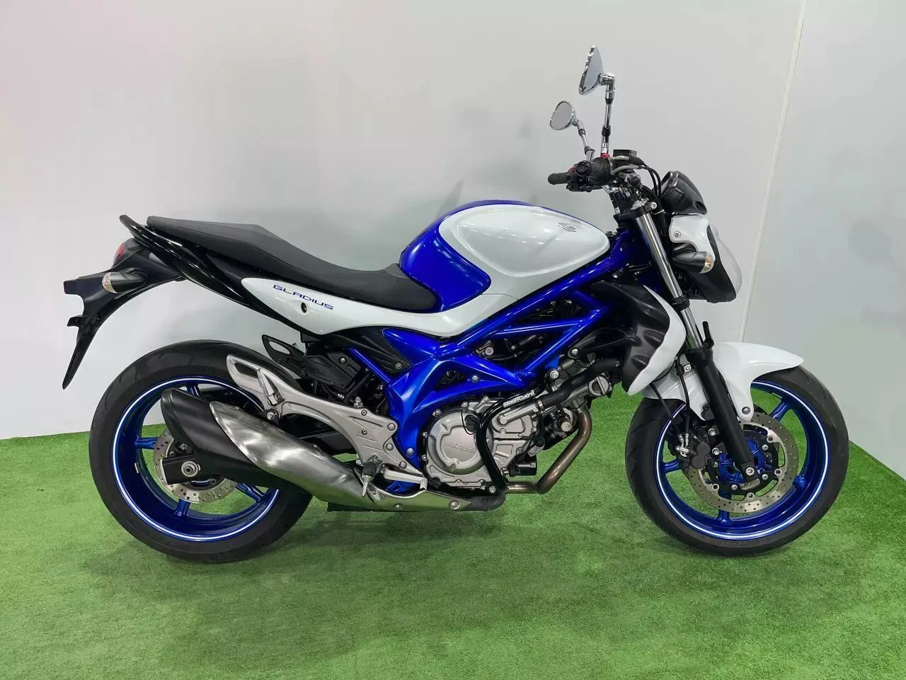 SUZUKI GLADIUS400 ABS
в наличии во Владивостоке

Характеристики:
- 2011 год
- объем 400 см3
- Аукцио
