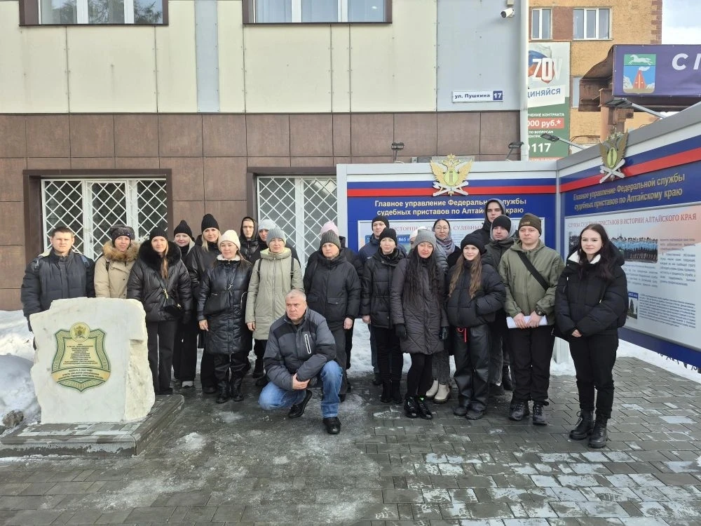 Дань уважения: коллеги из Республики Хакасия, возложили цветы к памятному знаку сотрудников органов 