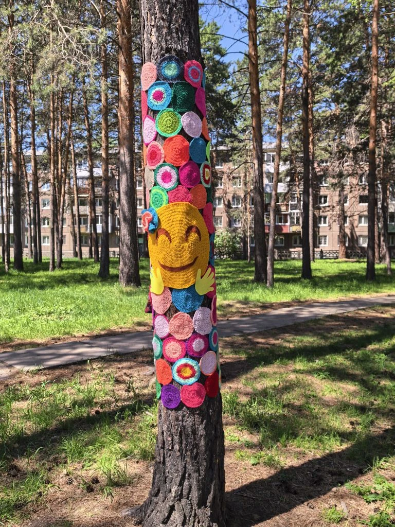 С ЮБИЛЕЕМ, ЛЮБИМЫЙ ГОРОД!

Во дворе начальной школы 4 появился яркий арт-объект в стиле "Вязанное гр