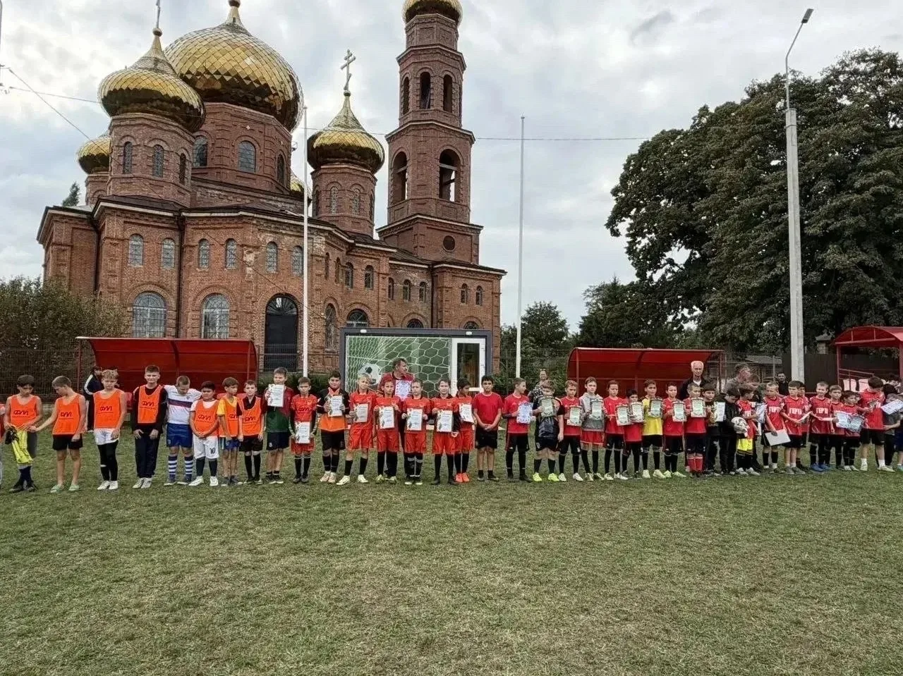 Команда из Великовечного победила в турнире по мини-футболу ко Дню учителя