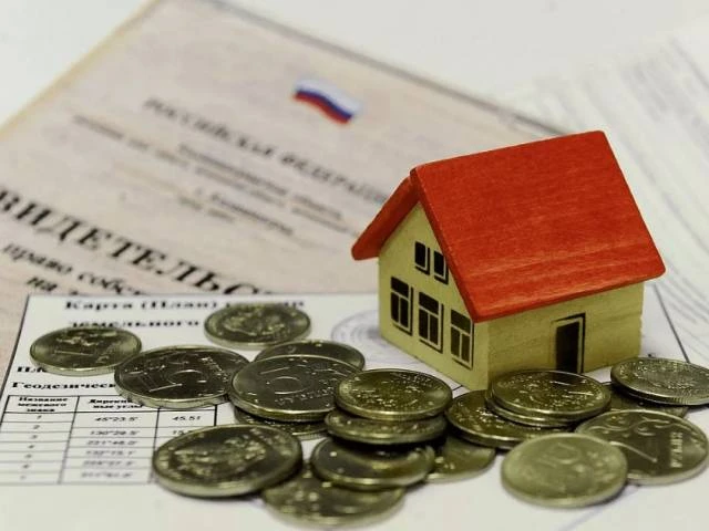 Россиян с тремя и более квартирами хотят обязать платить дополнительный налог.