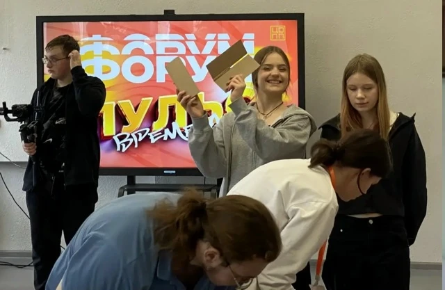 ✨ Профориентационная игра на форуме «Пульс времени» ✨  Ученицы 9 «В» класса приняли участие в увлека
