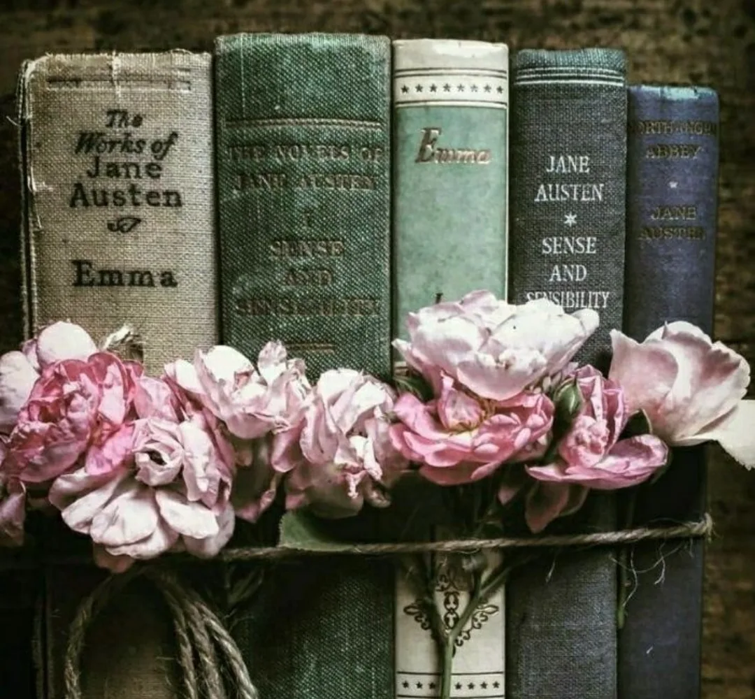 Библихор - запах старых книг.