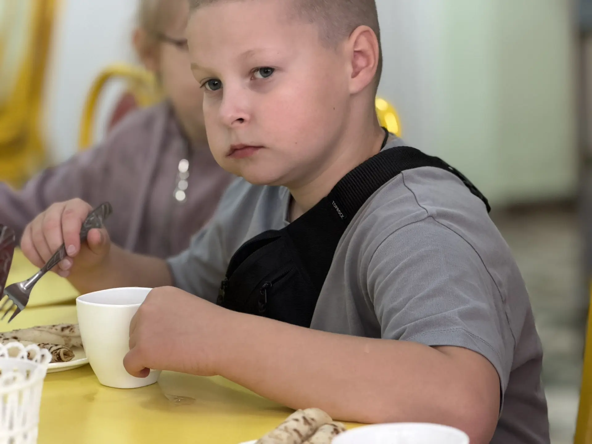 ❓☀️Загадка первого дня: почему все в «Солнышке» улыбаются?

🥱Представьте: утро. Двор гимназии № 6 е