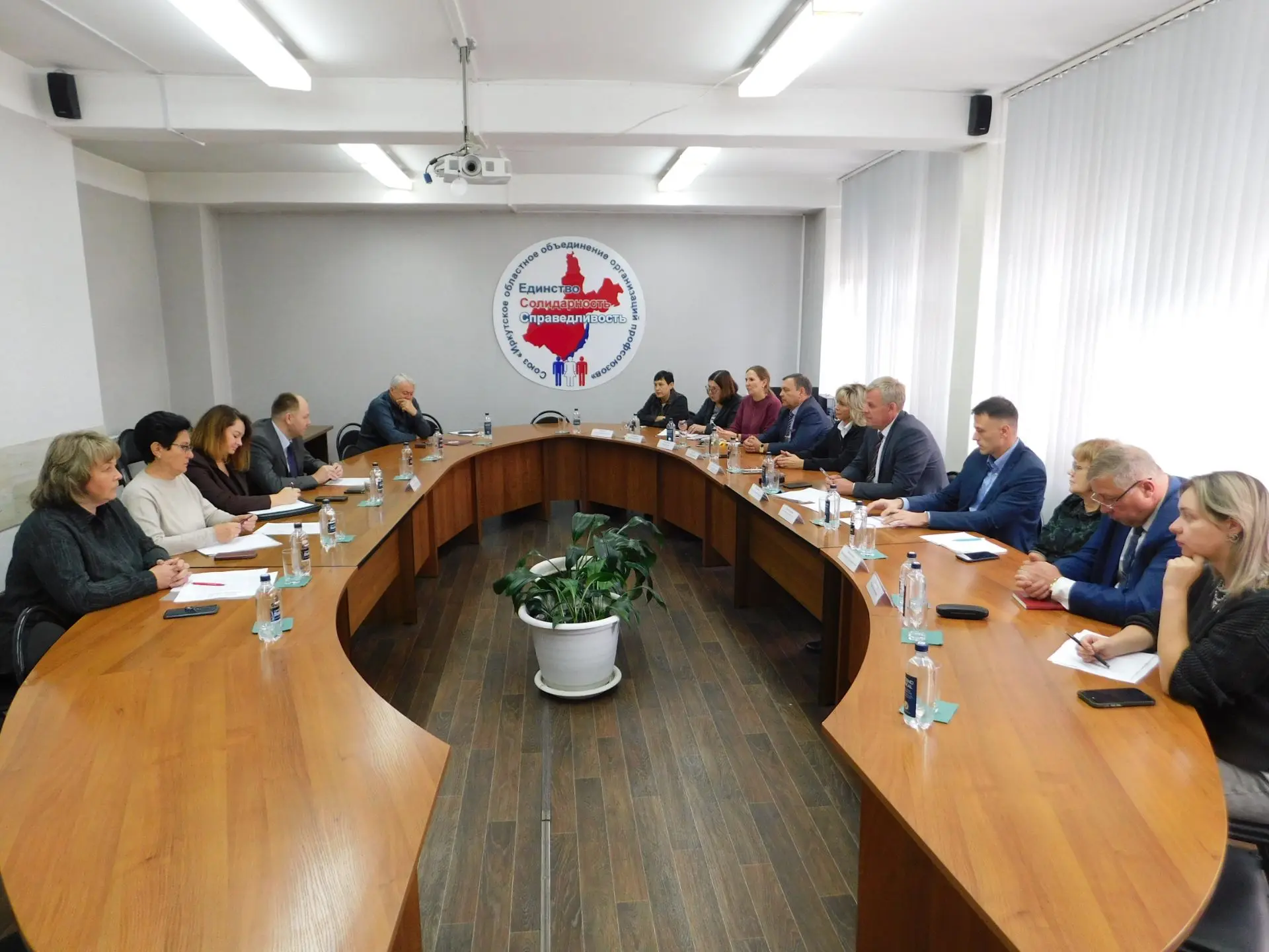 В Иркутской области обсудили развитие социального партнерства и новые меры поддержки ра...