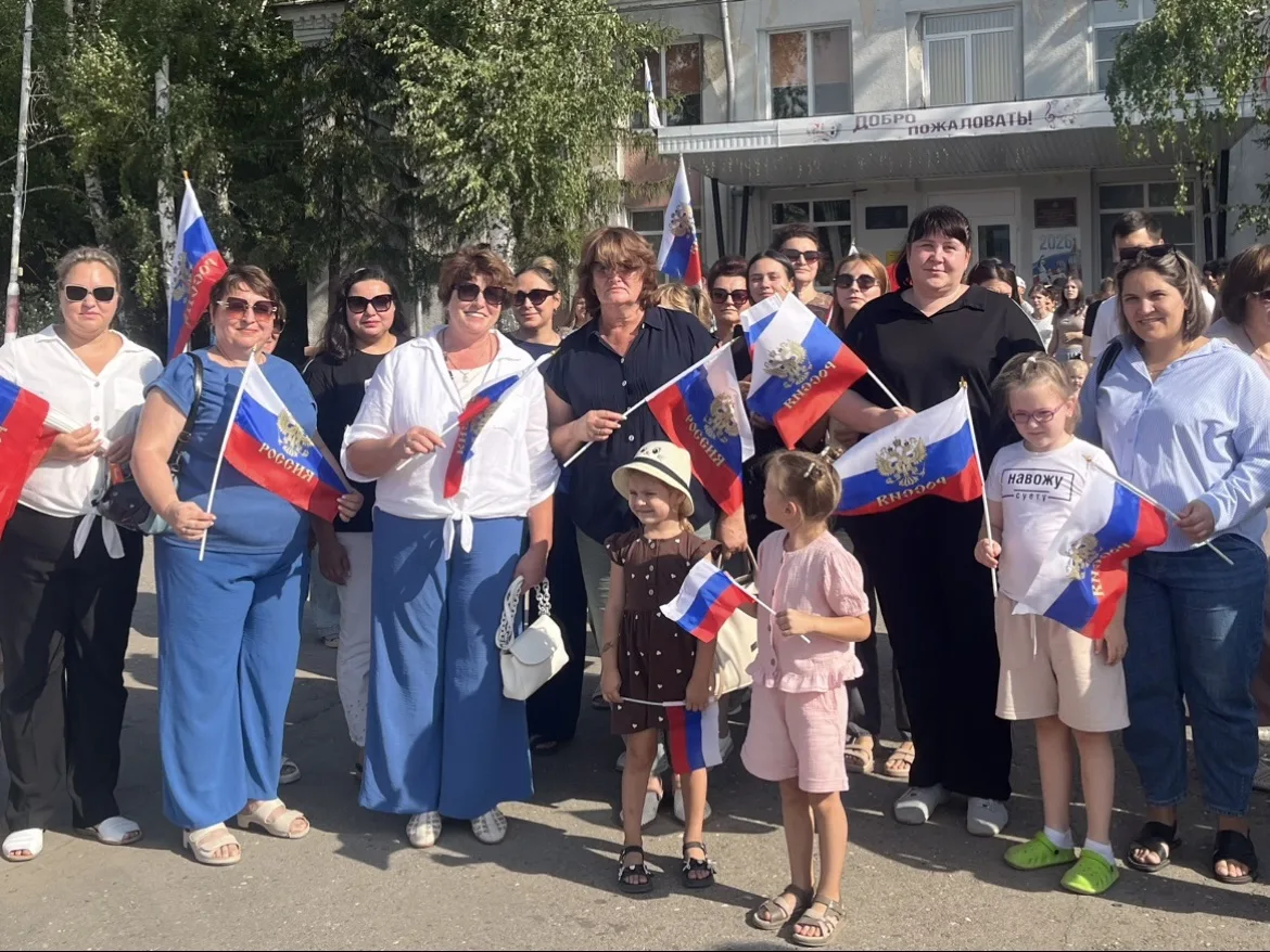 В День Государственного флага Российской Федерации учащиеся и коллектив нашей школы ста...
