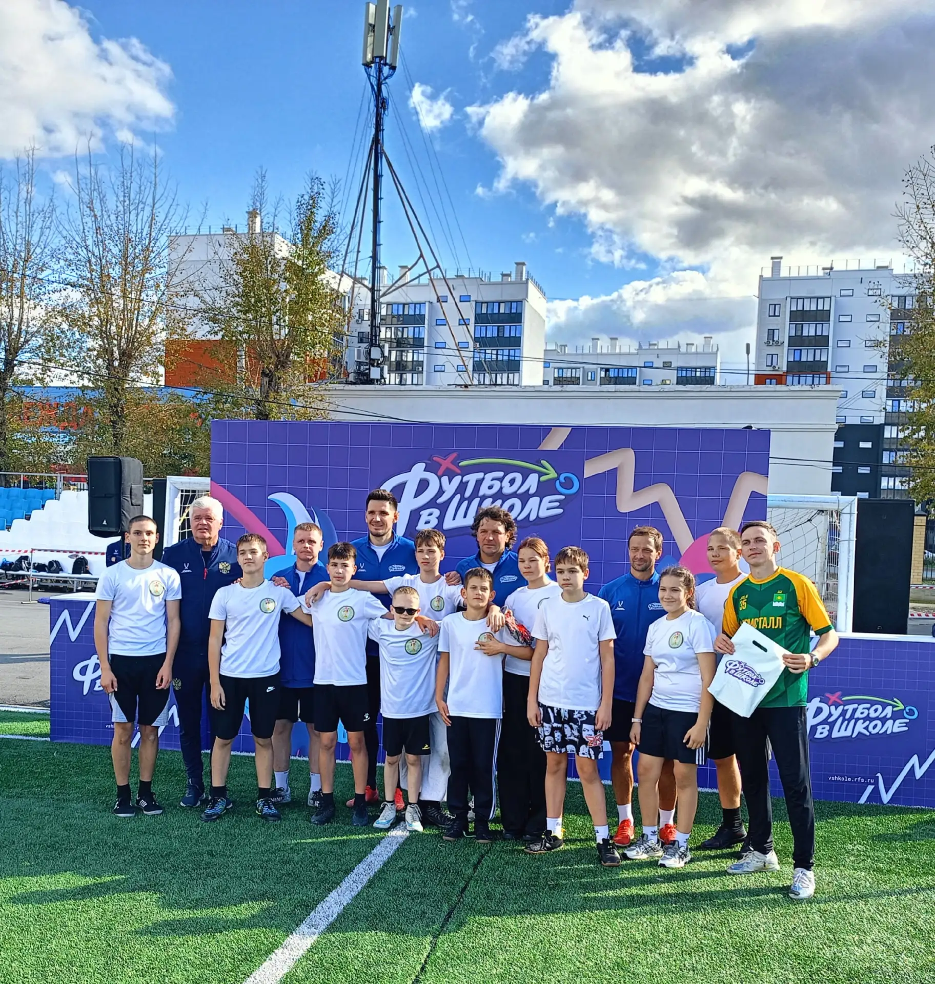 Кадеты, активно участвовавшие в фестивале футбола ⚽, побывали на уроке футбола. Там они...