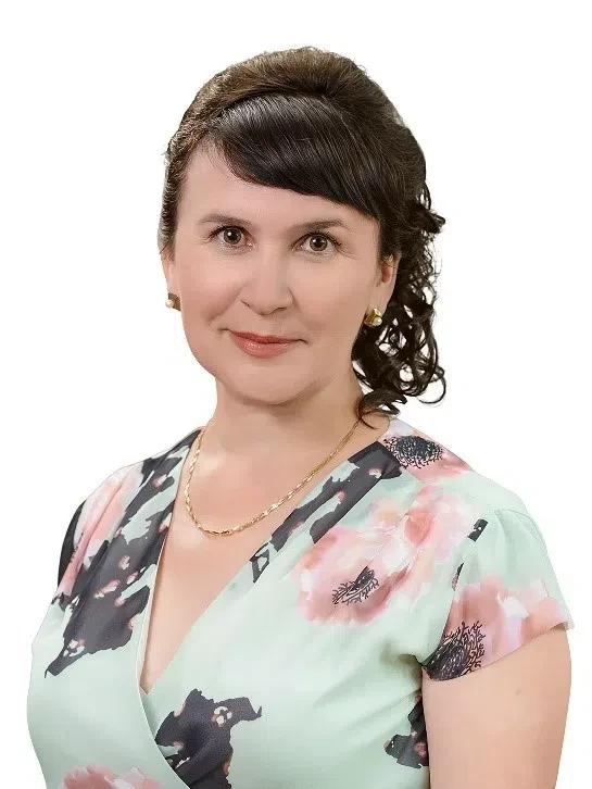 Сафиуллина Гулюса Фаритовна - учитель английского языка. Педагог –наставник, награждена...