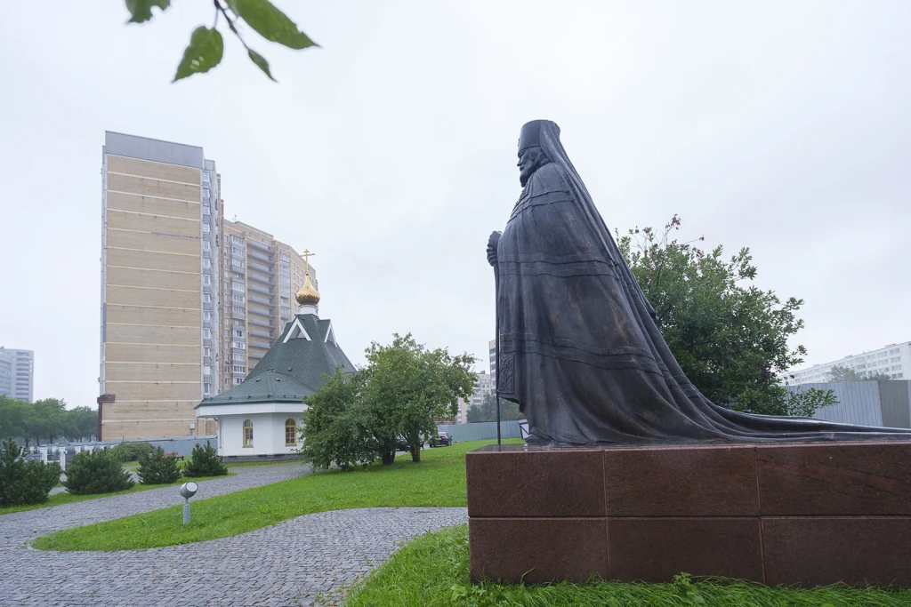 В Неделю 12-ю по Пятидесятнице, попразднство Преображения Господня, 23 августа, митропо...