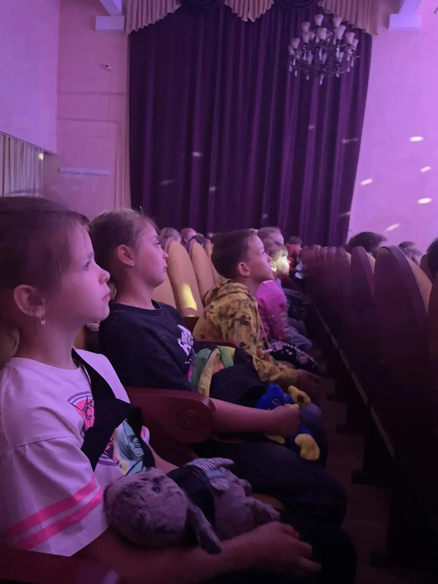 День второй: Мюзикл, магия и друзья! ✨🎭 Пришкольный лагерь «Солнышко» зажигает!
