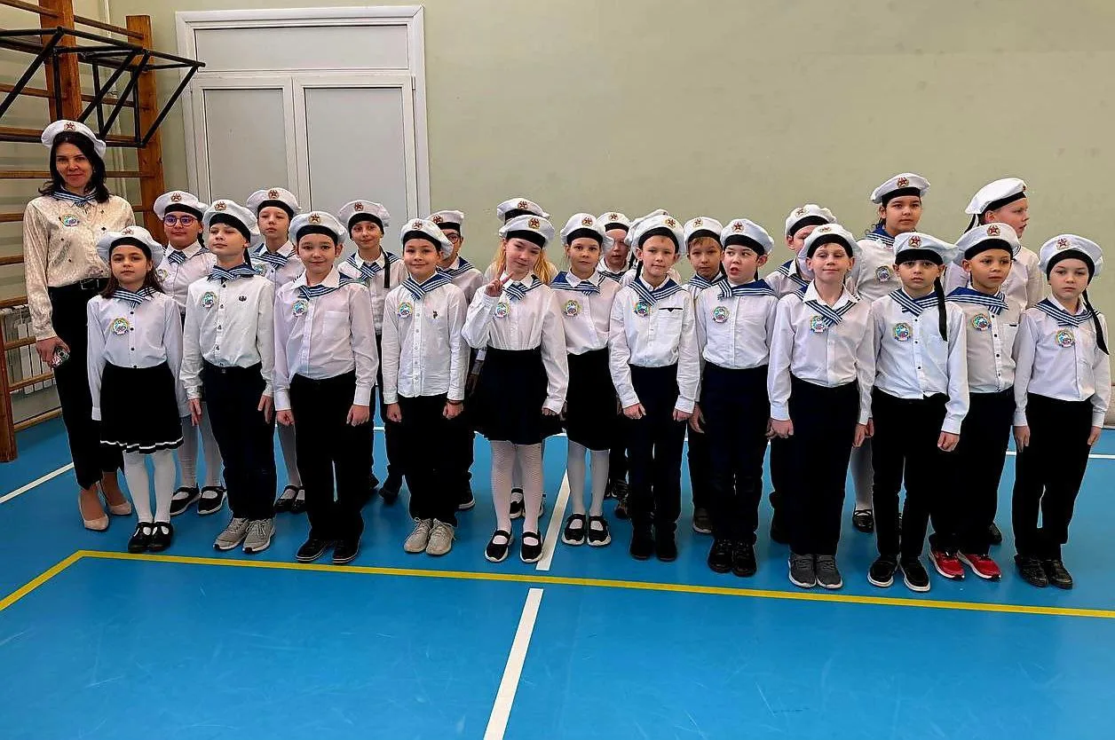 20 февраля в нашей школе прошёл традиционный «Смотр строя и песни», посвященный Дню защитника Отечес
