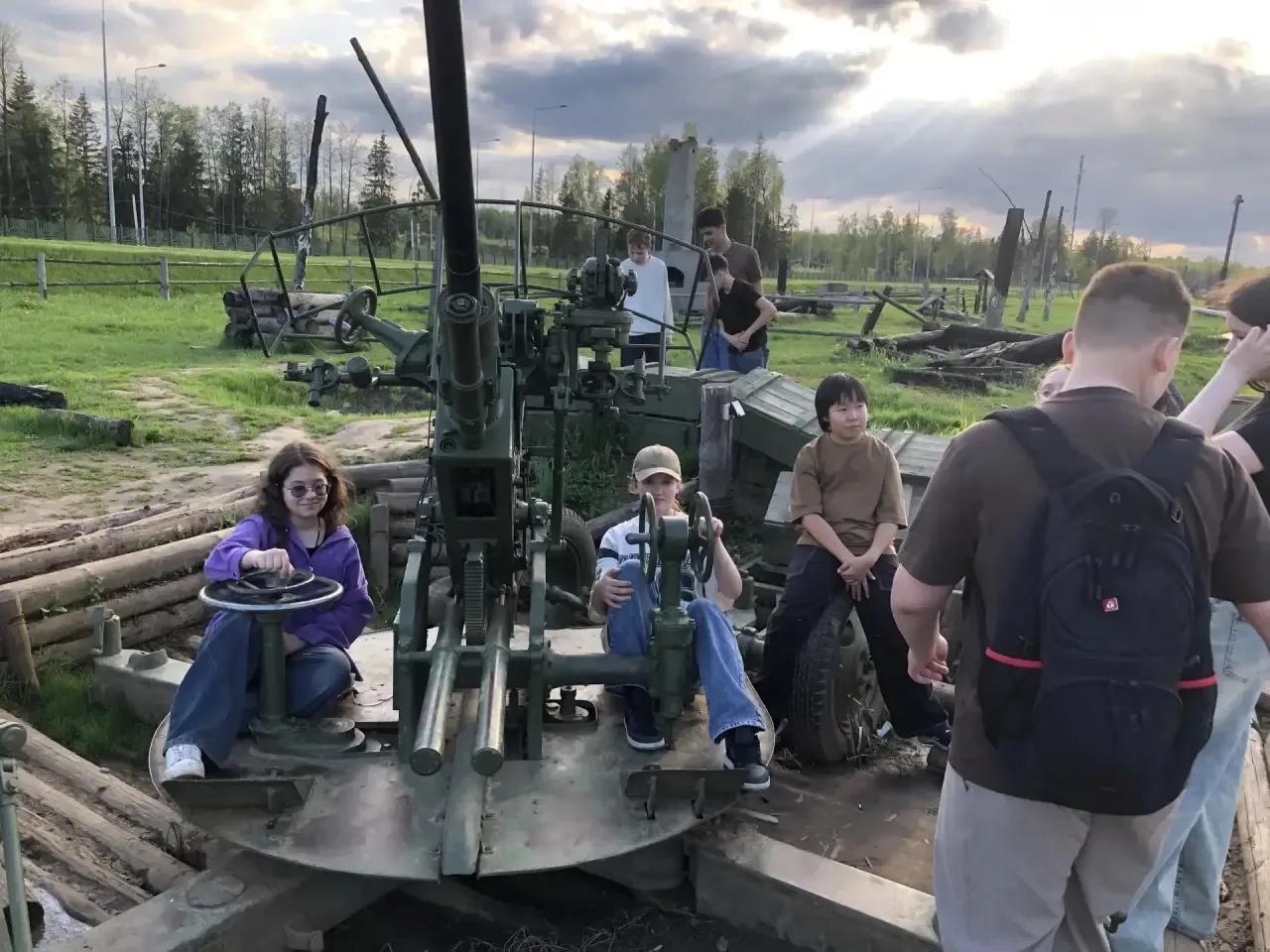 Честно говоря, когда наш автобус подъехал к парку «Патриот», у нас перехватило дыхание от размаха и 