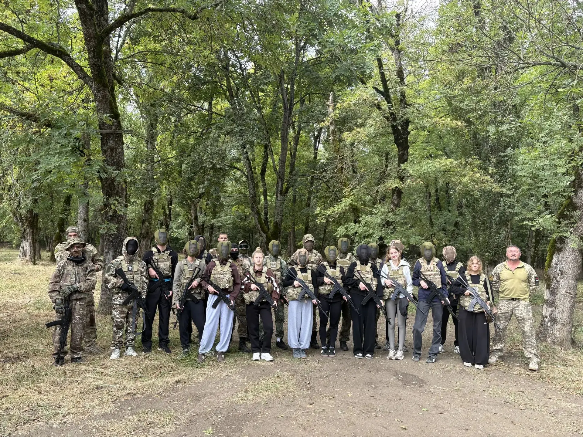 Ученики 10 «А» класса посетили военно-патриотический проект «Казачья застава». Ребята н...