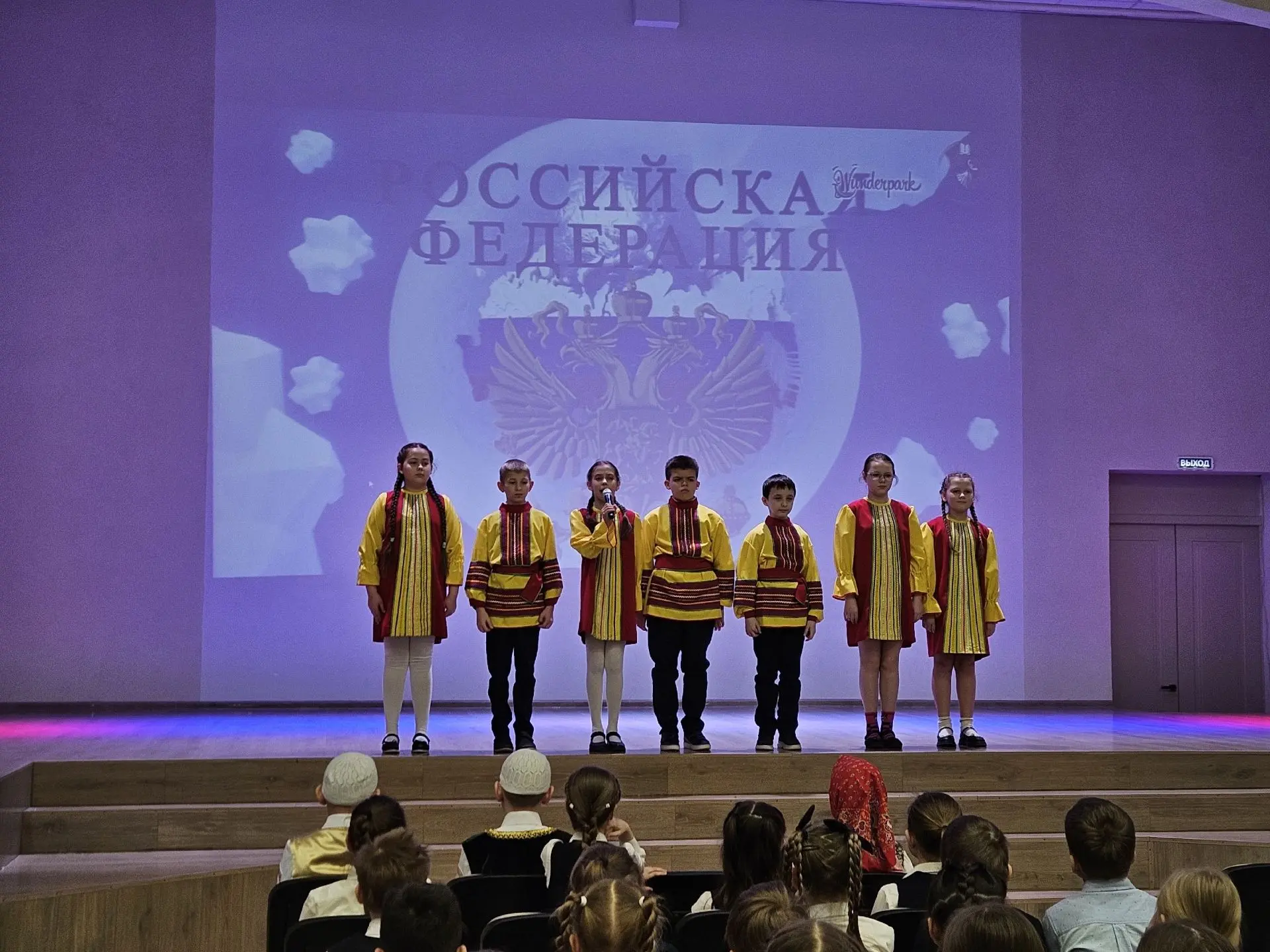 Мероприятия в Год единства народов России продолжаются 🌍🎉Учащиеся начальных классов приняли участие 