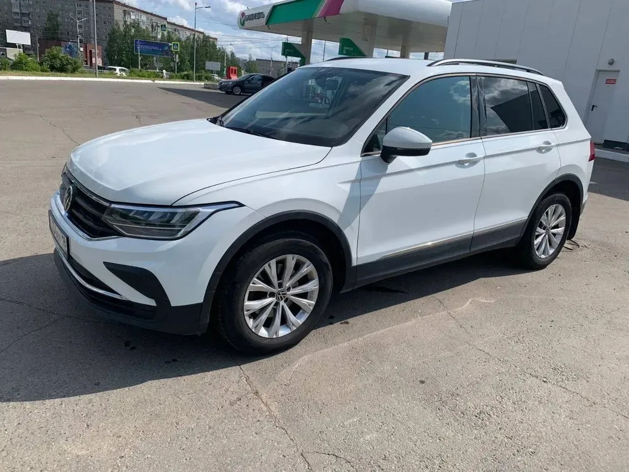 Volkswagen Tiguan  1.4(150л.с) АМТ 2021 год  Пробег: 33.000км родной Я второй хозяин в птс вписан , 