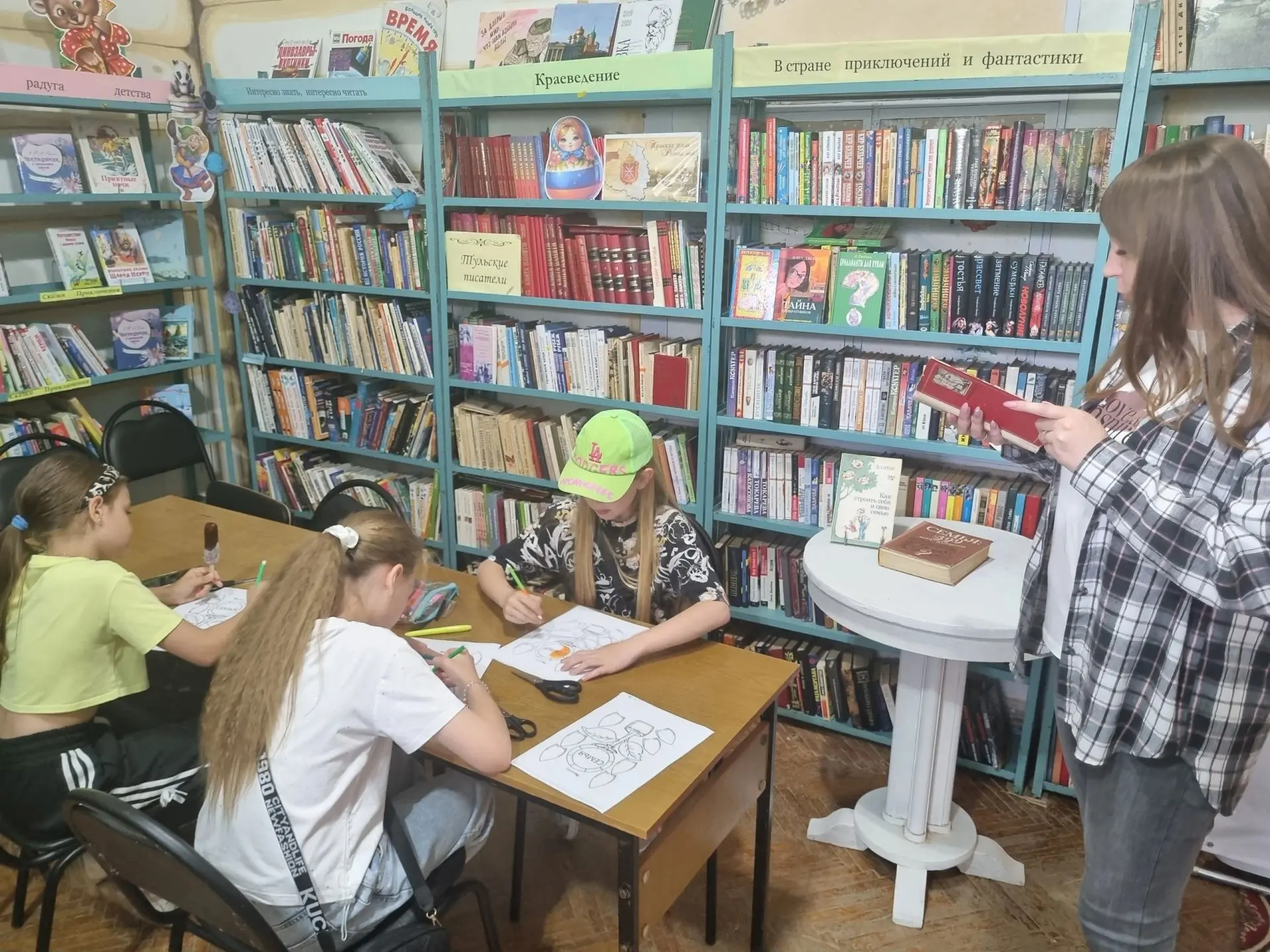 🌸 В нашей библиотеке прошла душевная беседа «Слово доброе- семья“»! 🌸

✨️Ребята узнали об одном из