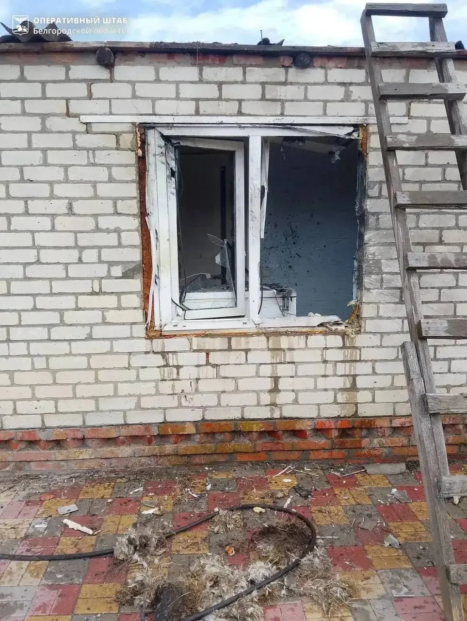 ⚡️ Трое мирных жителей пострадали при атаках ВСУ на Белгородчину

В Ракитном мужчина получил минно-в