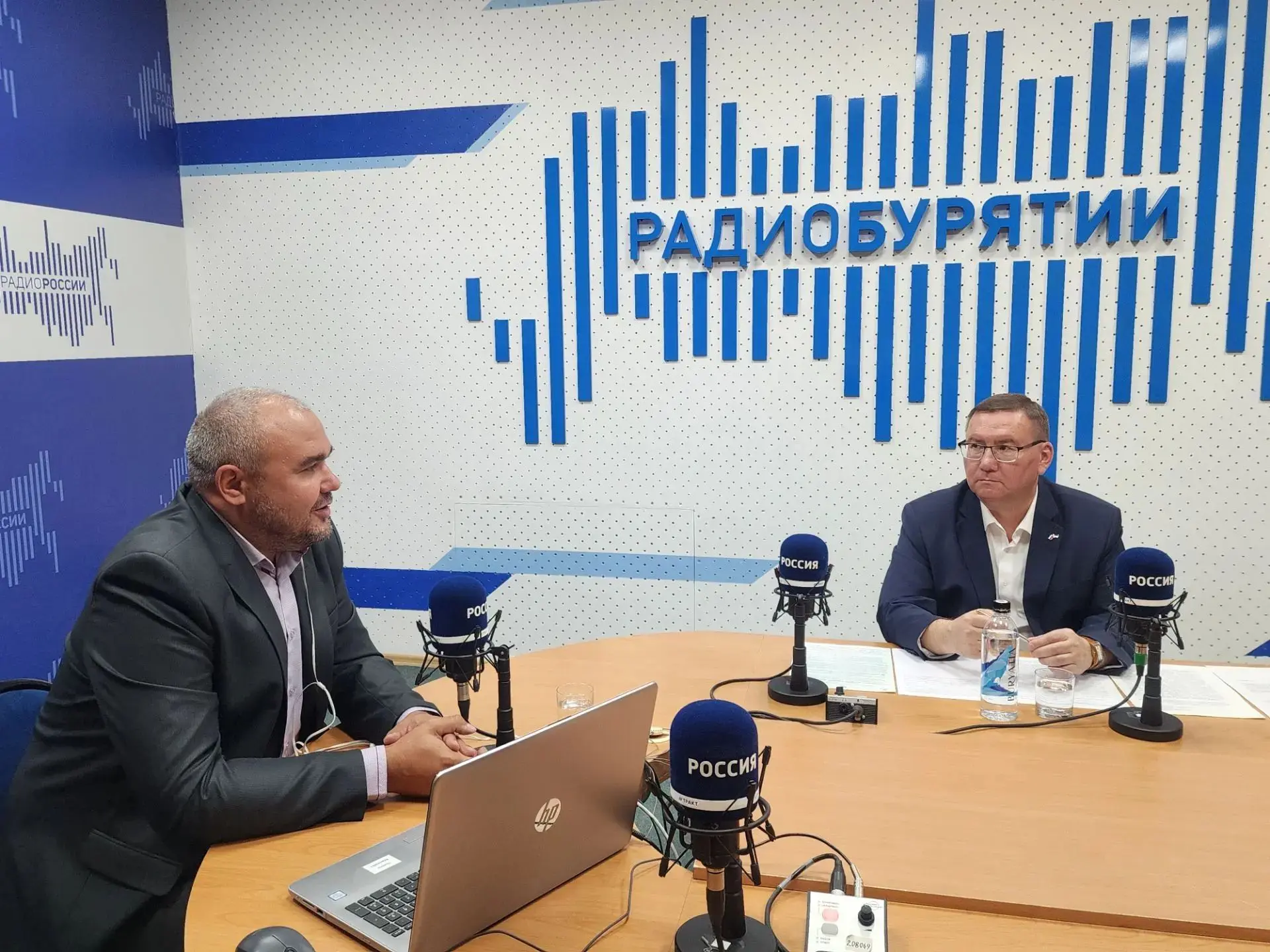 Принял участие в прямом эфире еженедельной программы «Ваше мнение» с Евгением Тищенко. ...