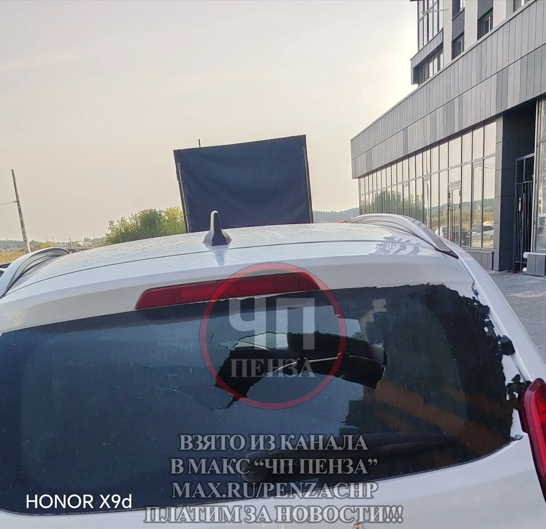 В Спутнике неизвестные целенаправленно разбивают задние стекла авто. Известно, как мини...