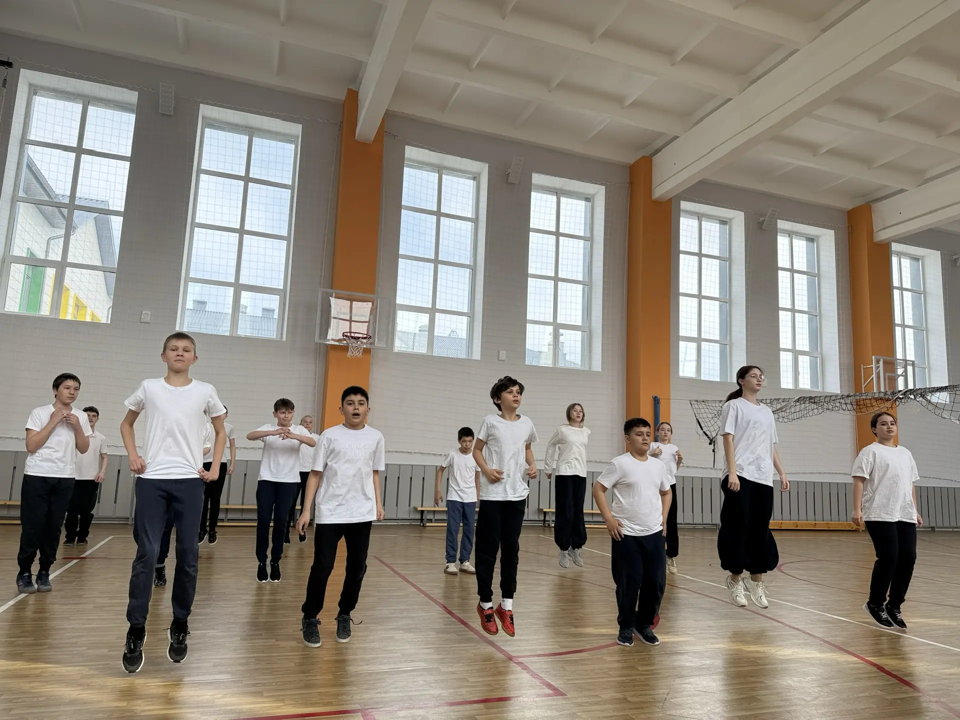 🎉 Ура! Сегодня, 7 апреля, вся страна отмечает День здоровья! 🥳  А в 6️⃣ «Б» классе этот праздник про