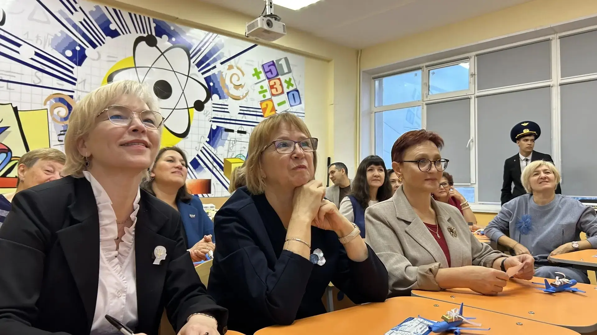 Сегодня в день самоуправления педагоги лицея сели  за парты, а роль у преподавателей вз...