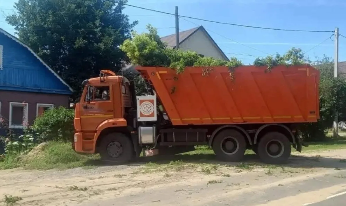 В Нижнем Ломове продолжают разгребать последствия вчерашнего урагана. Природный катаклизм натворил с