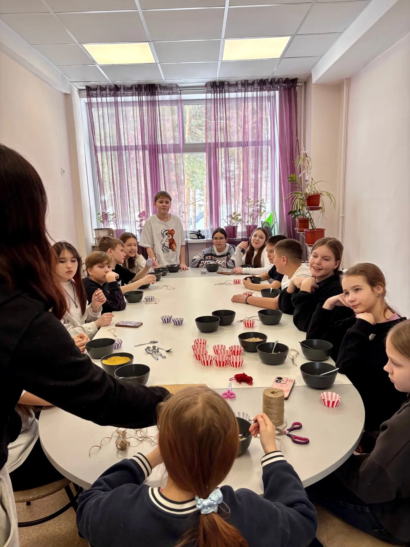 Первый день каникул!  Сегодня в нашей школе проходит яркий и по-настоящему объединяющий слёт пятикла