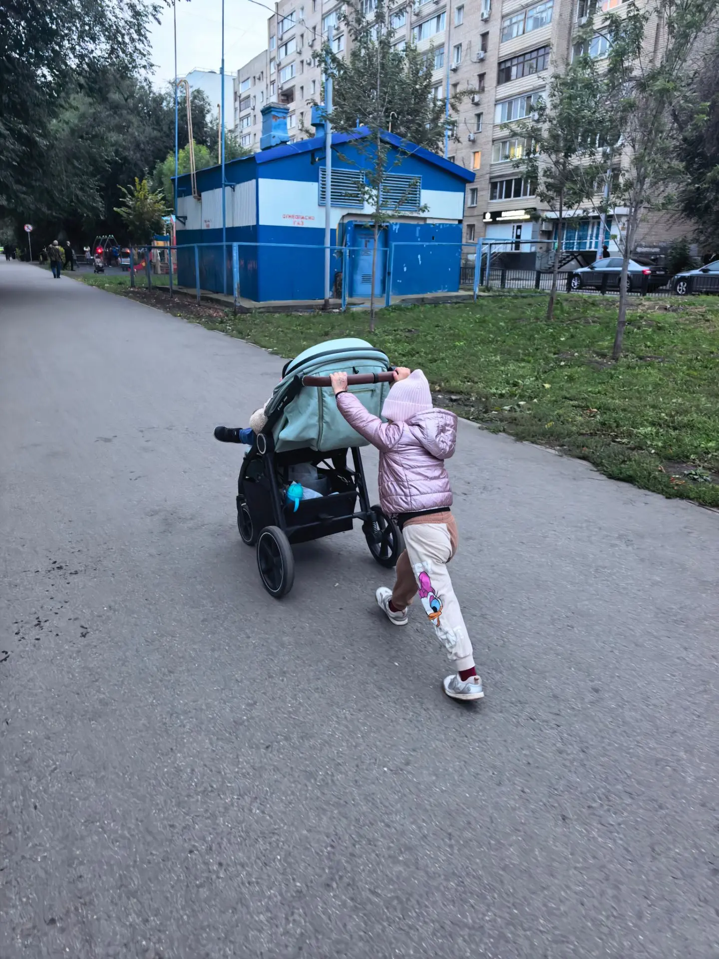 Варя практикуется, получается весьма не плохо 😅
