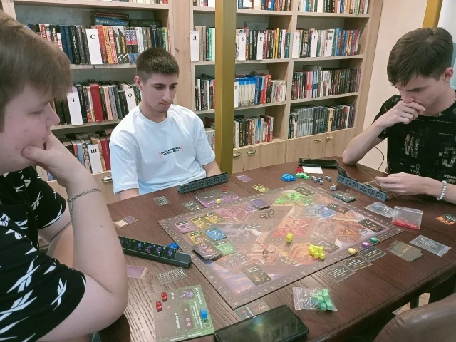В библиотеке прошла развлекательная игра «Взаперти»😊

Юноши разгадывали головоломки, искали подсказ