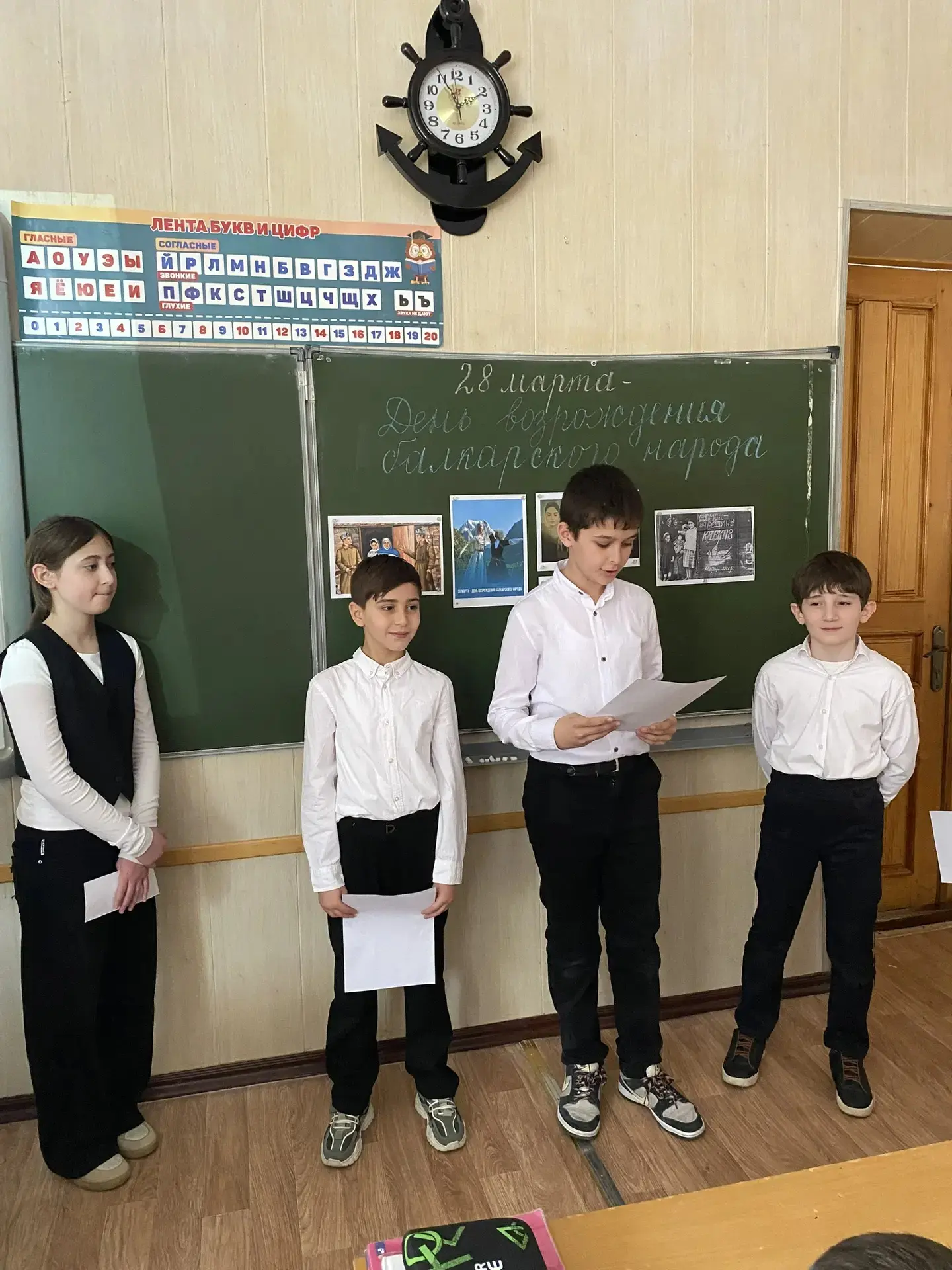 Сегодня в нашей школе прошли классные часы, посвященные Дню возрождения балкарского народа. ❤️  Это 